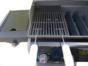 4,2 kg Gusseisen Grillrost für WEBER SPIRIT E 310 320 Grill Guss + 2 Griffe / nur eine Hälfte !